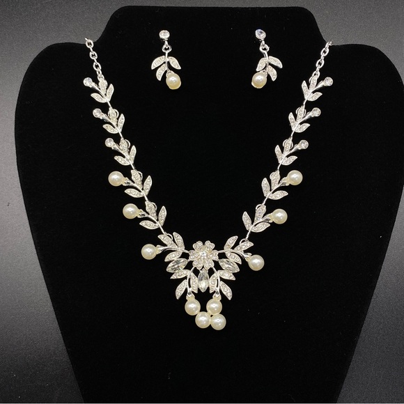 Rhinestone & Imitation Pearl Necklace Pierced Dangle Earrings Set - Picture 8 of 8